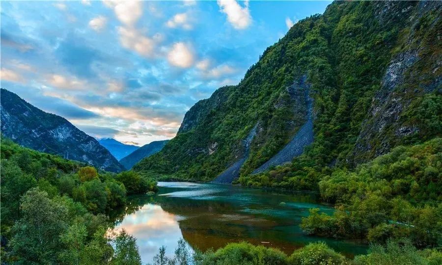 探寻自然美景之旅，最新消息带你启程，寻找内心的平和与宁静 002306