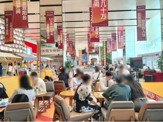 顺丰控股最新动态与小巷深处的特色小店探秘